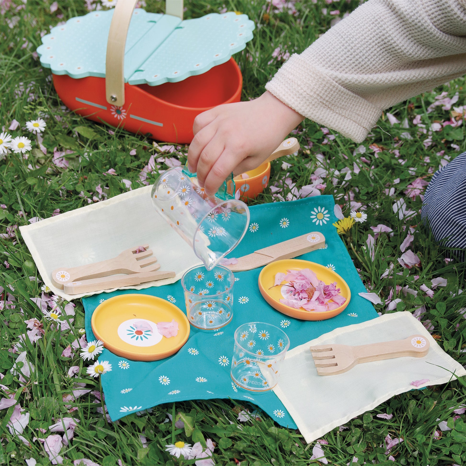 Djeco My Picnic Basket Set