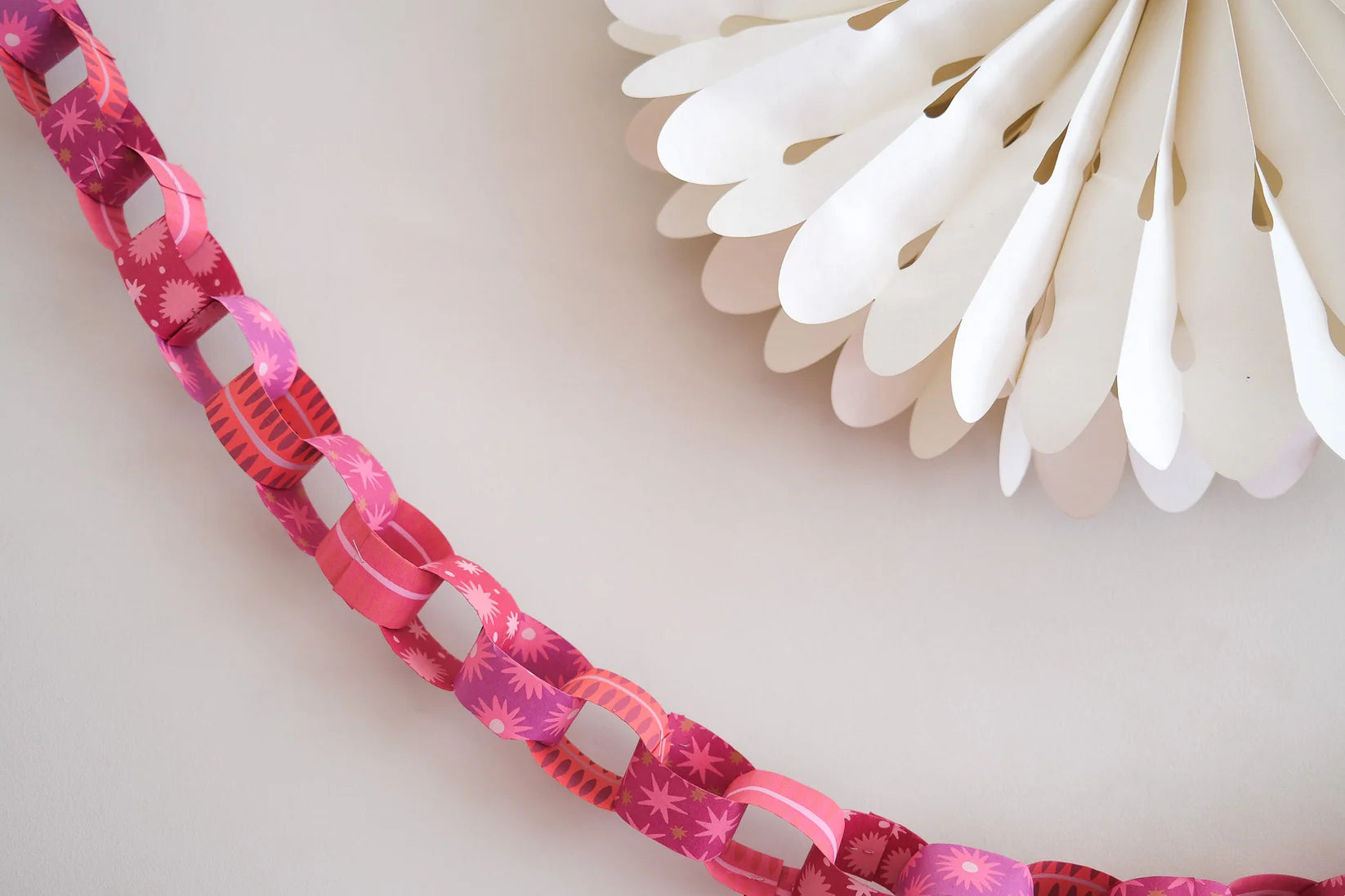 East End Press Pink & Red Paper Chain Kit