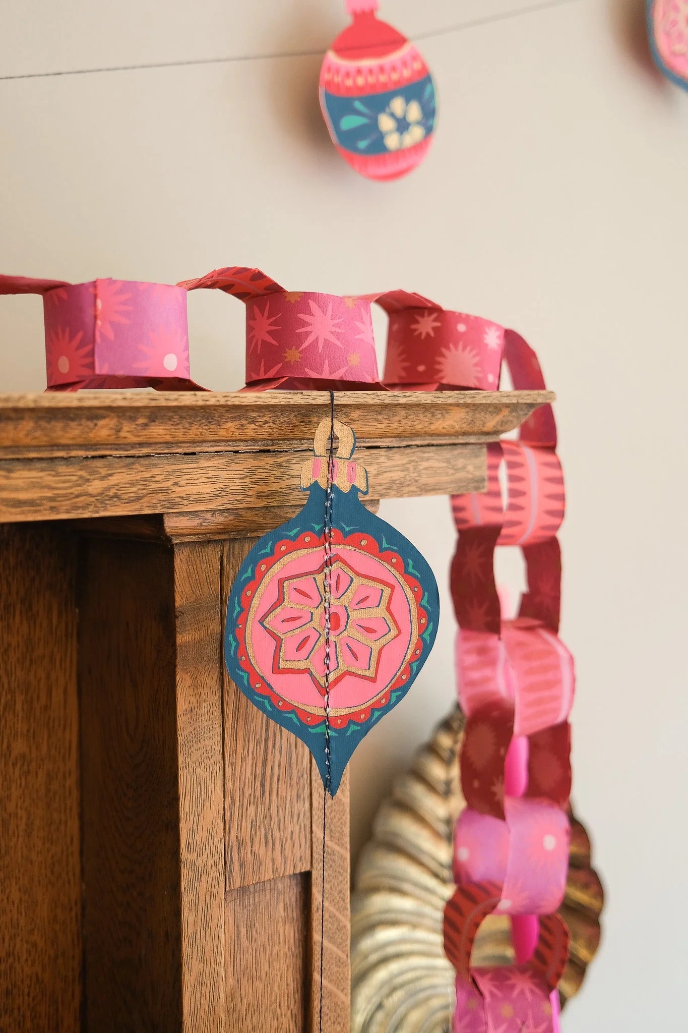 East End Press Pink & Red Paper Chain Kit