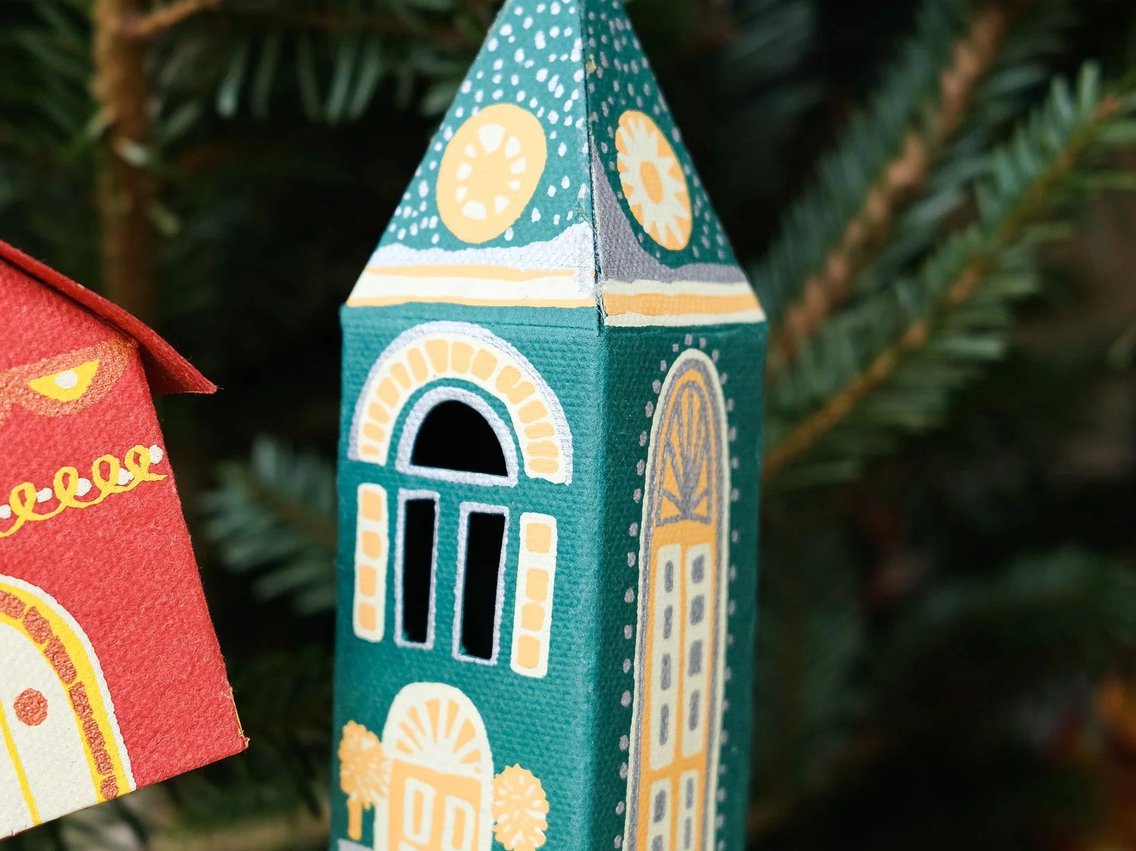 East End Press Winter Steeple Screen-Printed Board Decoration