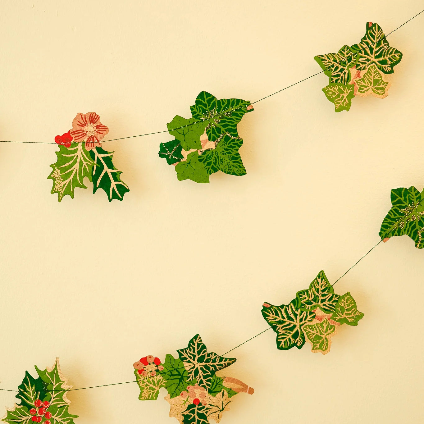 East End Press Holly and Ivy Sewn Garland