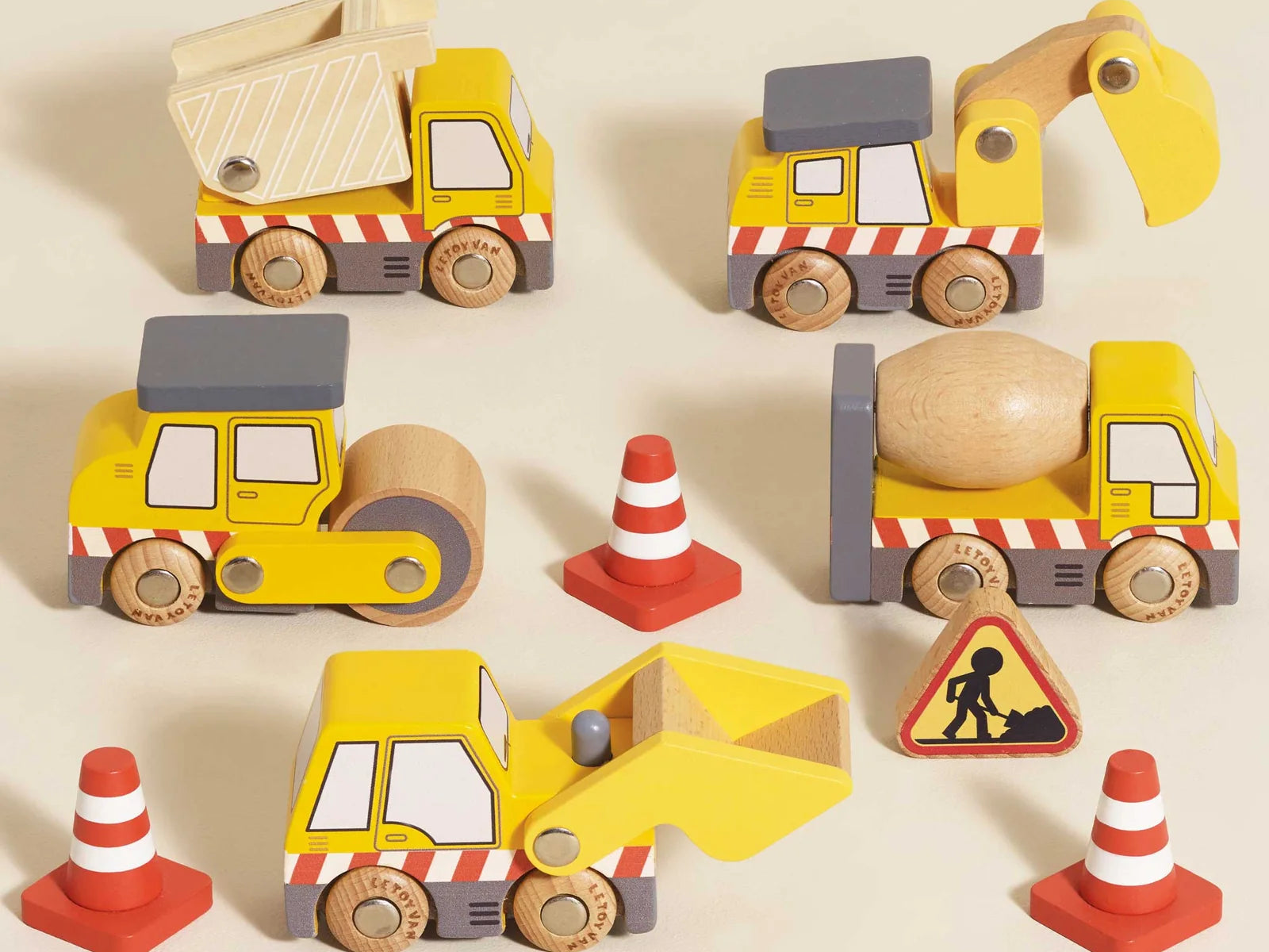 Le Toy Van Construction Vehicle Set
