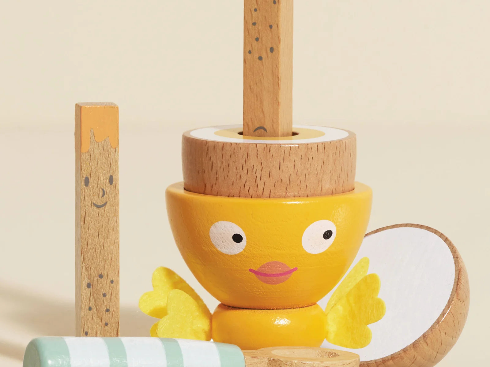 Le Toy Van Wooden Egg Cup & Soldiers